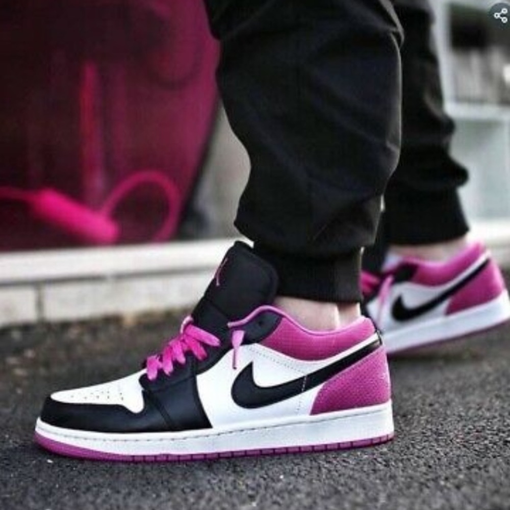 Black active fuchsia air Jordan 1 low